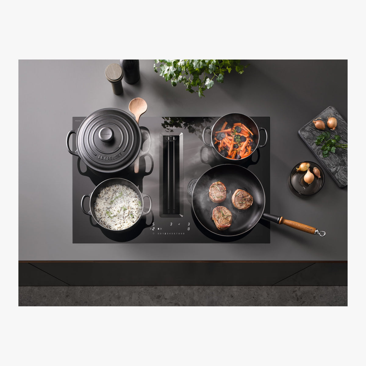 Miele Induktionskogeplade med emhætte KMDA 7676-1 FL BlackPerfection
