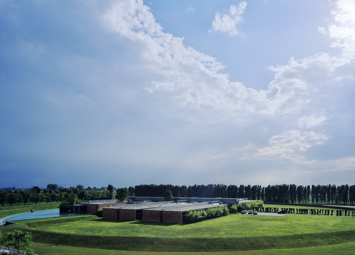 Smegs hovedkontor i det flade landskab ved Guastalla i Norditalien